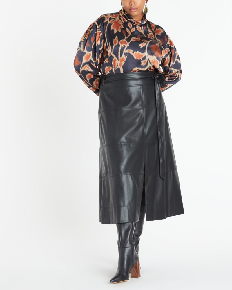Front of a model wearing a size 3X Romina Top in Dark Navy Multi by Tanya Taylor. | dia_product_style_image_id:312297